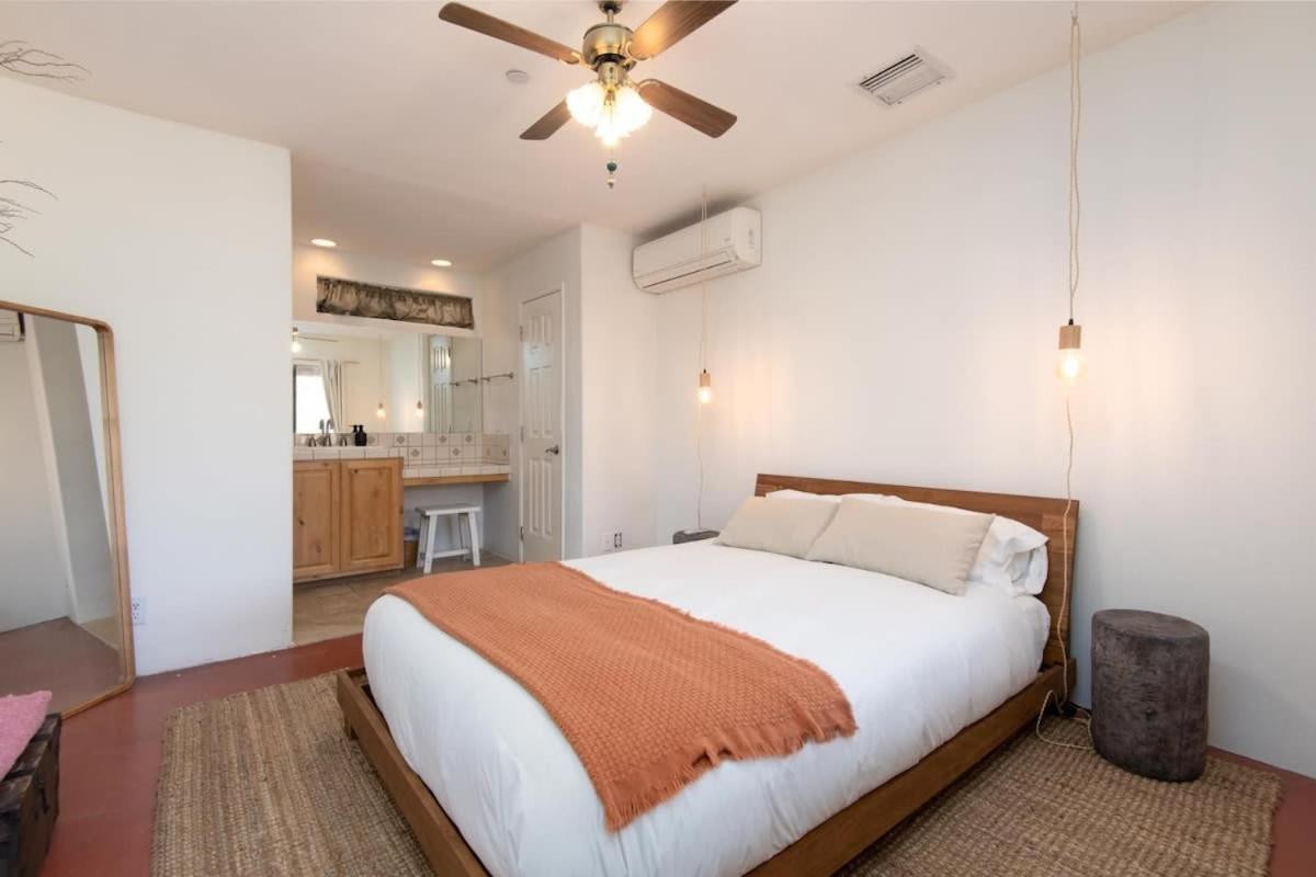 Renovated Lodge - Room 1 With Pool Access Joshua Tree Exterior photo